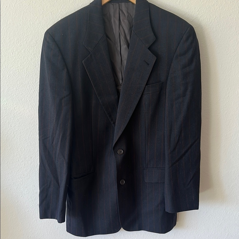 Hugo Boss sz 40T charcoal black with classic brown pinstripe blazer great cond